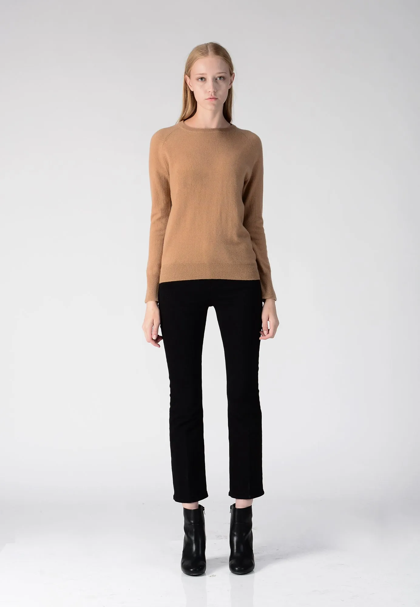Classic Crew Neck Sweater_Camel