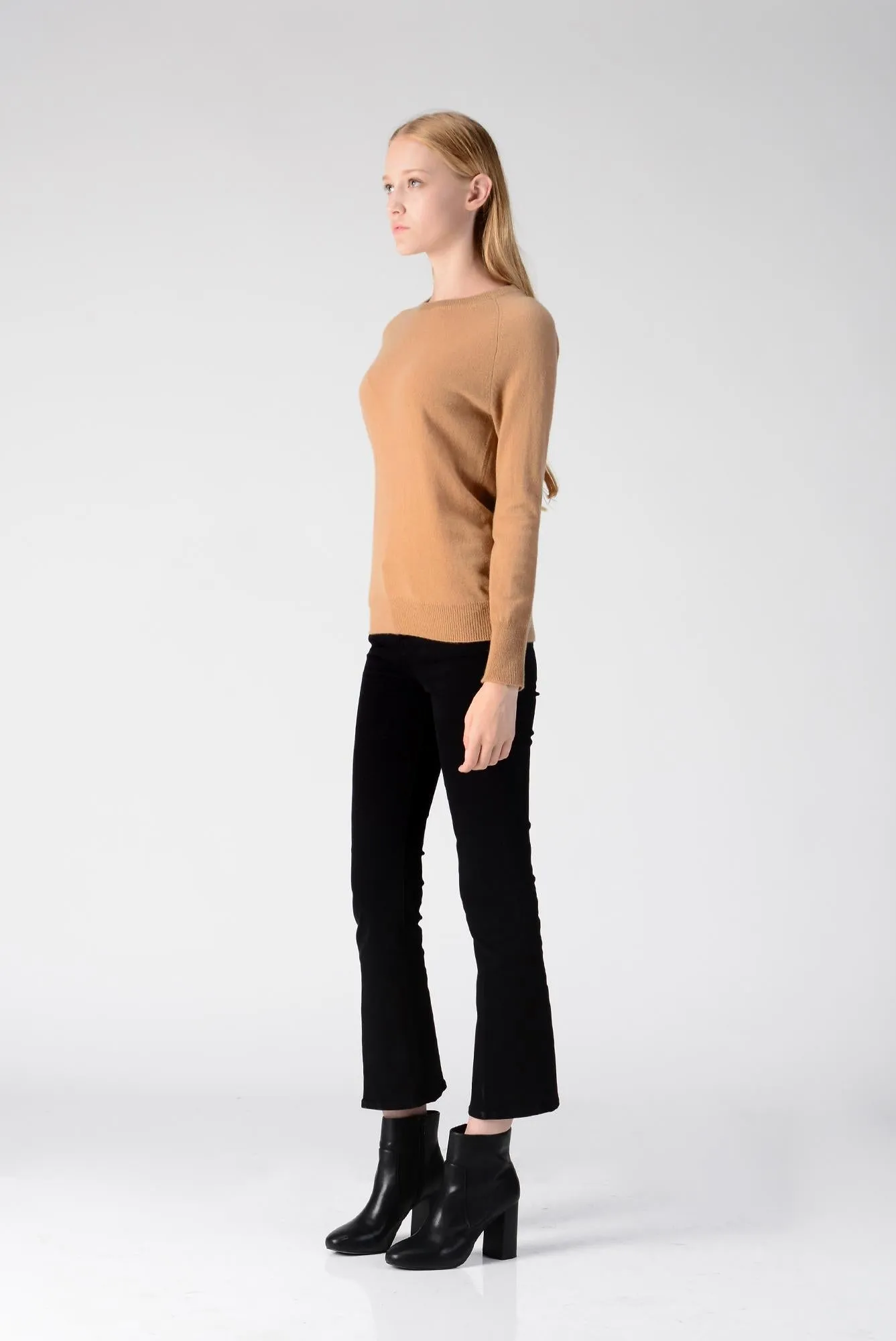 Classic Crew Neck Sweater_Camel
